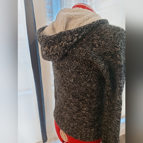 Cozy knit Bluenotes sweater - Picture 2 of 2